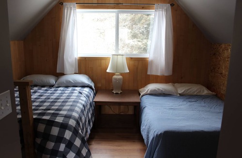 Osoyoos Cabin | Beautiful Cozy Cabin close to Mount Baldy and Osoyoos BC