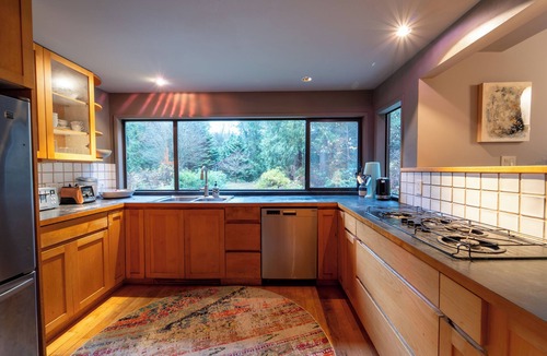 Wilson Creek House | Beautiful Farmhouse & thermal Spa in Forest