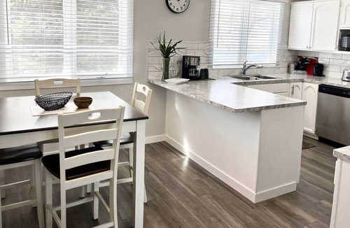 Red Deer House | Beautiful Five Bedroom Upgraded Home - Great Location!