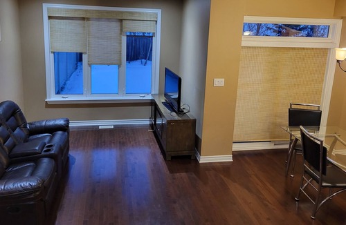Hull House | Beautiful home in Findlay creek Ottawa
