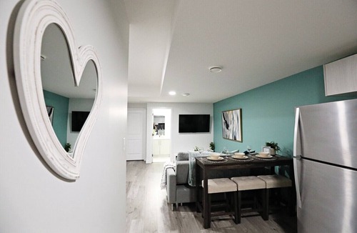 Southwest Edmonton House | Beautiful Home With 4 King Beds|Airport|Disney+