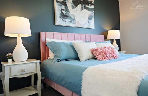 Southwest Edmonton House | Beautiful Home With 4 King Beds,Airport,Disney+