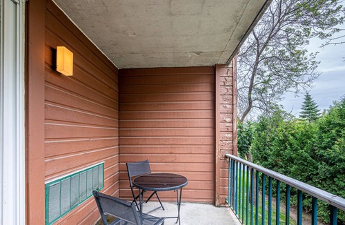 Saint-Sauveur House | Beautiful hotel room in Saint-sauveur