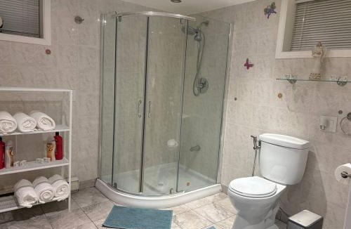Laval House | Beautiful house 4 bedroom 2 Bathroom, Free Parking