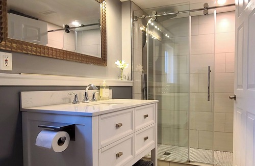 Regional District of Nanaimo House | Beautiful New Suite in Nanaimo