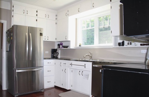 Sidney House | Beautiful Ocean View Suite Near the Airport, Ocean and Wineries!