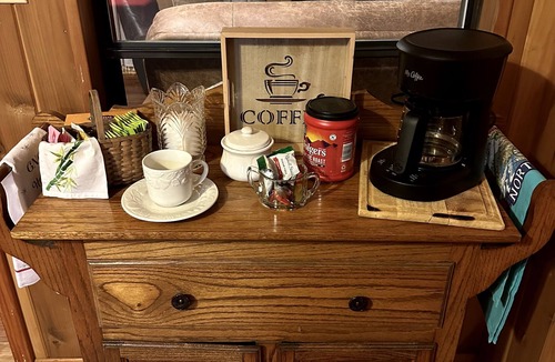 Unaka Cabin | Beautiful & peaceful cabin w deck, garden, firepit & walking trails.