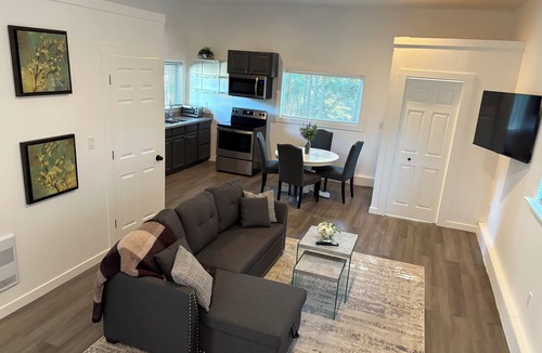 North Cowichan House | Beautiful private coach house near the ocean