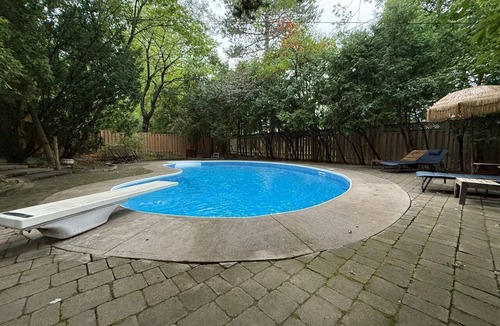 Newtonbrook House | Beautiful Spacious 4BR House Pool Parking