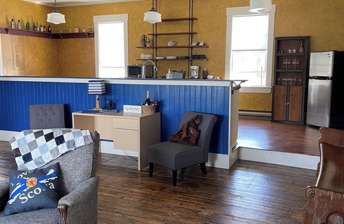 Mahone Bay Apartment | Beautiful spot! Located in central Downtown area. Close to restaurants +shopping