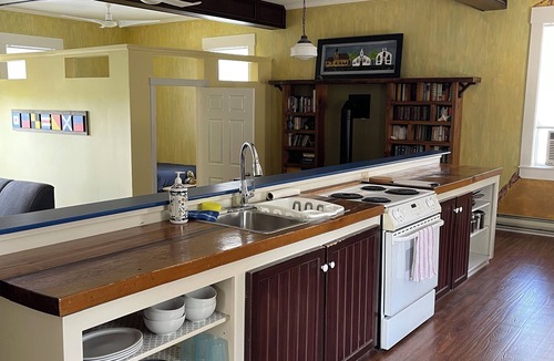 Mahone Bay Apartment | Beautiful spot! Located in central Downtown area. Close to restaurants +shopping