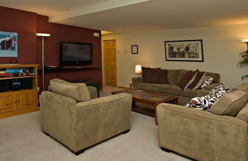 Village North House | Beautiful two bed two bath townhouse located just outside the village