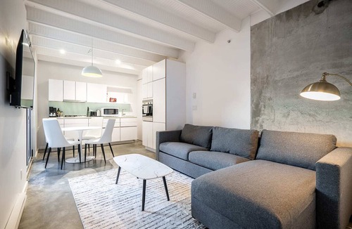Chinatown Apartment | Beautiful Unit in Downtown Vancouver