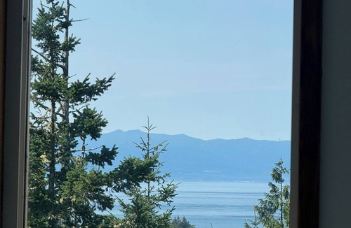 East Sooke House | Beautiful View, Pet Friendly, Rural, Luna Blanca Lookout