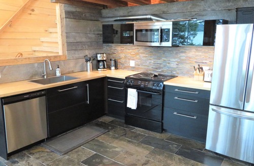 Regional District of Fraser-Fort George House | Beautiful Waterfront Cottage in Northern BC