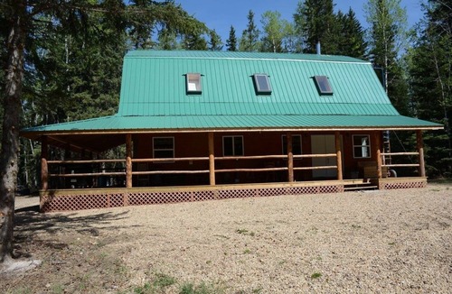 Fawcett Cabin | Beautiful Wilderness Retreat Cabin 1.5 hours north of Edmonton!