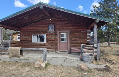 Buckinghorse River Cabin | Beaver Cabin at Sikanni Ranch