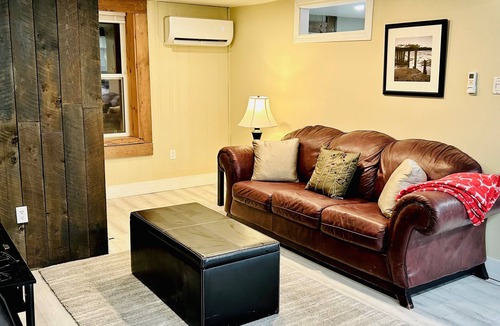 Halifax House | Bedford Basin View Retreat | Minutes to MSVU | Short & Extended Stays