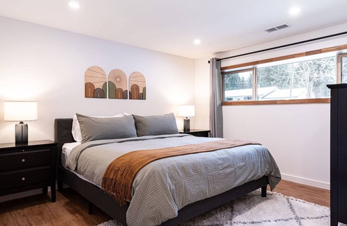 Revelstoke Bed & Breakfast | Begbie B&B | 3 mins from ski hill