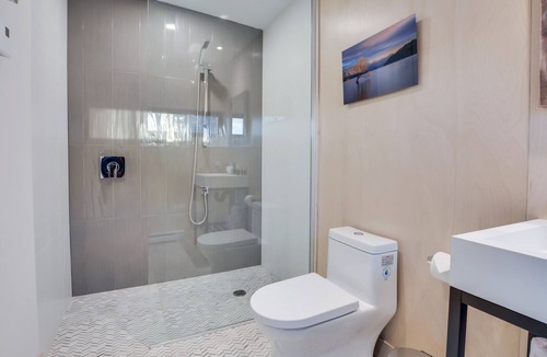La Conception Cabin | Bel Air Tremblant MINI ANTARCTICA : 1 LIT KING, JACUZZI, SAUNA