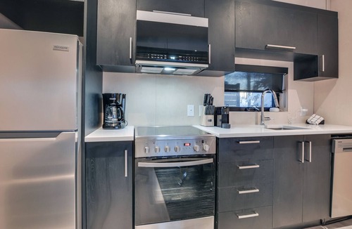 La Conception Cabin | Bel Air Tremblant DOUBLE ANTARCTICA : 2 CHAMBRES, JACUZZI, SAUNA