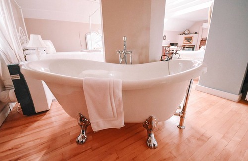Morden Bed & Breakfast | Bella's Castle