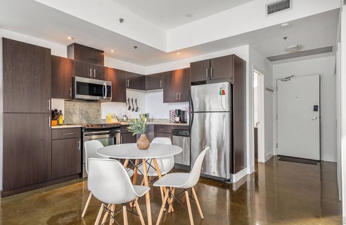 Beltline Apartment | Beltline Beauty 2BR w Parking , AC, near Stampede