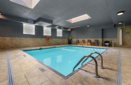 Newton Hotel | Best Western King George Inn & Suites