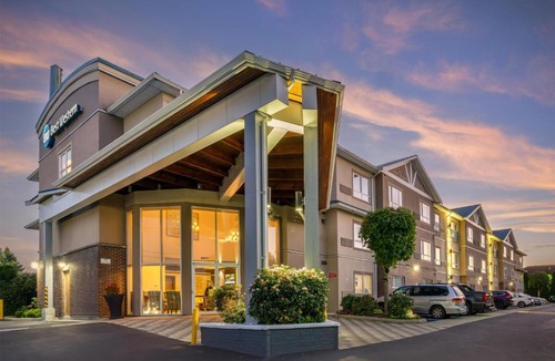 Newton Hotel | Best Western King George Inn & Suites