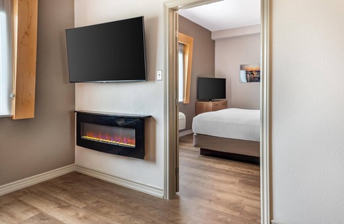 Gananoque Hotel | Best Western Plus 1000 Islands Hotel & Suites