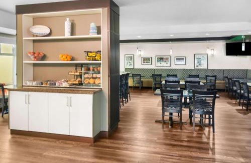 Osoyoos Hotel | Best Western Plus Osoyoos Hotel & Suites