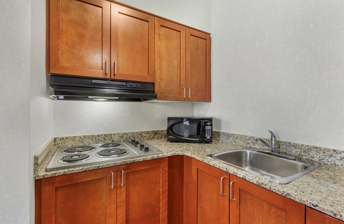 Welland Hotel | Best Western Plus Rose City Suites