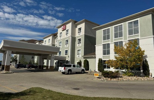 Southeast Edmonton Hotel | Best Western Plus South Edmonton Inn & Suites