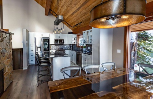 Snow Pine Estates Ski Chalet | Big White Is Calling - Big White BC