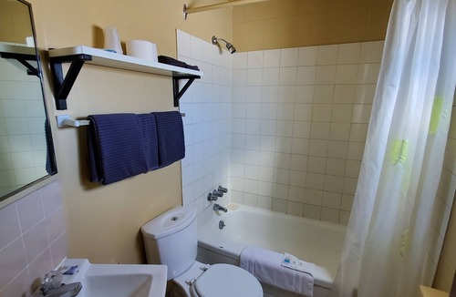 Wainwright Hotel | Bio Vista Motel