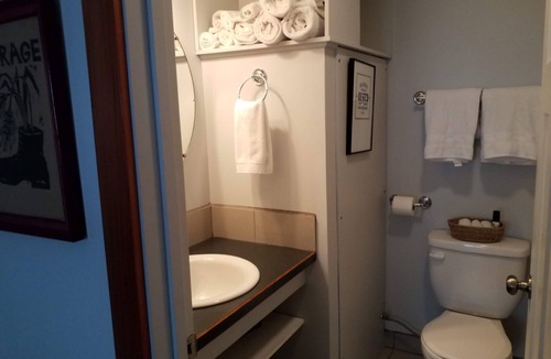 Kaslo Cottage | Birkwood Cottage-Downtown
