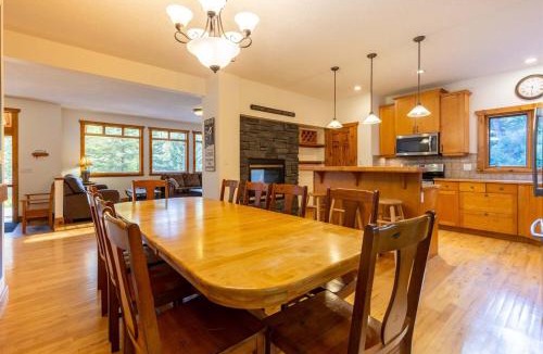 East Kootenay Ski Chalet | Black Diamond Chalet by Fernie Central Reservations