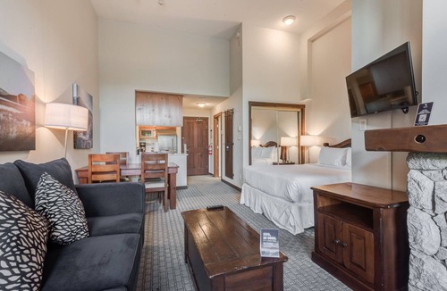 Upper Village Hotel | Blackcomb Springs Suites by CLIQUE