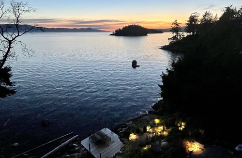 Madeira Park Cabin | Bliss on the Bay seascapes and Island Views ?