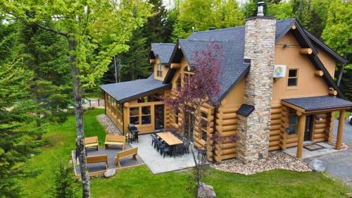 Fiddler Lake Resort Ski Chalet | Blue Bear Spa sauna private pool lake access