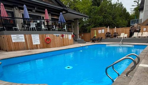Craigleith House | Blue Escape - Ski-In-Out Hot Tub Shuttle