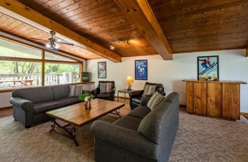 The Blue Mountains House | Blue Mountain Cottage Private Beach Access BBQ