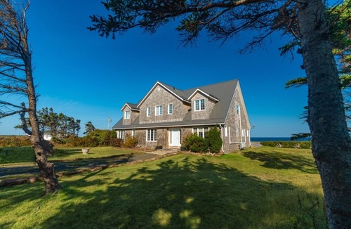 Cable Head East House | Blue Ocean Cove Beach House | Secluded 7-Acre Oceanfront