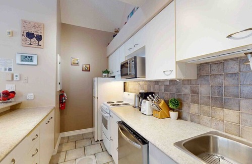 Craigleith Condo | Blue Vibes Only: Pool, Hot Tub, Tennis!