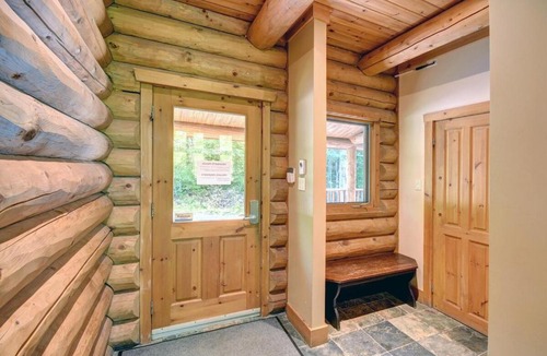 Labelle Ski Chalet | Blueberry Lake Resort - 7 Bedrooms -18 guests Lake Pool Spa Tennis Volleyball