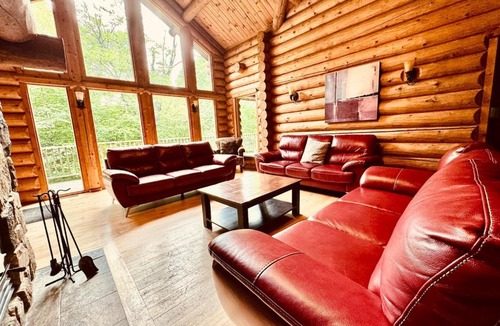 Labelle Ski Chalet | Blueberry Lake Resort - 7 Bedrooms -18 guests Lake Pool Spa Tennis Volleyball