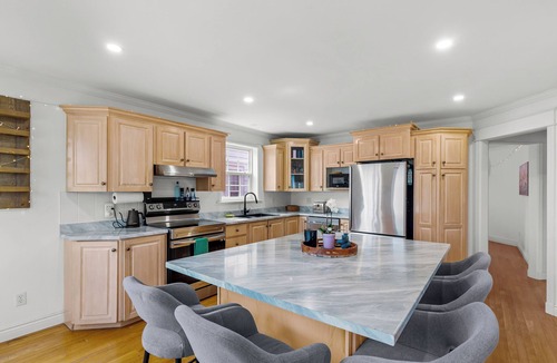 Quidi Vidi House | BLVD QV Lake House 4BR Backyard Pets Parking