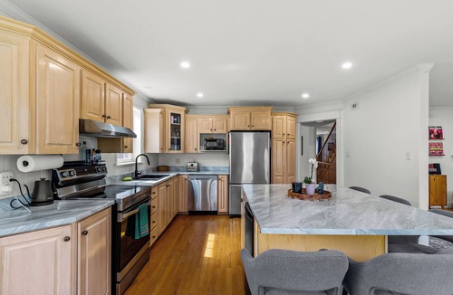 Quidi Vidi House | BLVD QV Lake House 4BR Backyard Pets Parking