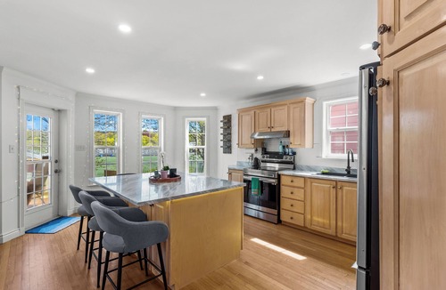 Quidi Vidi House | BLVD QV Lake House 4BR Backyard Pets Parking
