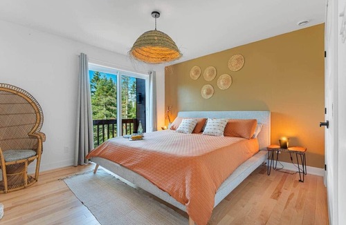 Lac-Swell Ski Chalet | Boho Chic Lake Mountain Spa Games Kayak EV charger